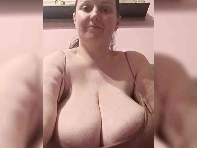 LadyAlma webcam