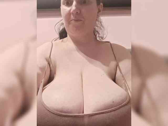 LadyAlma webcam