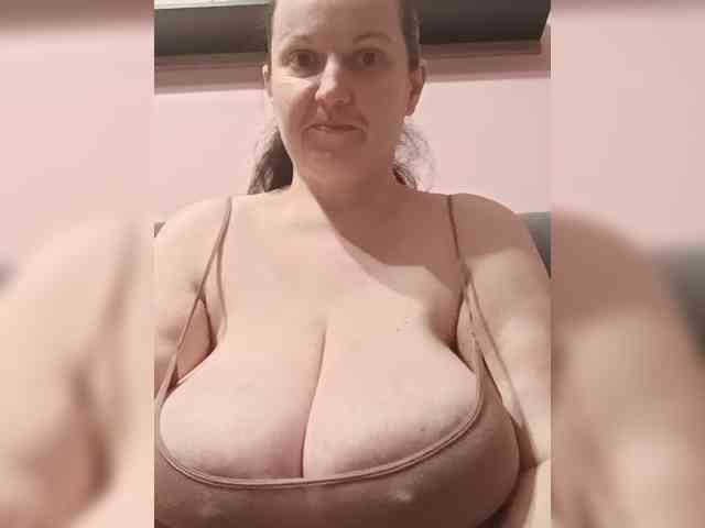 LadyAlma webcam