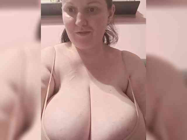 LadyAlma webcam
