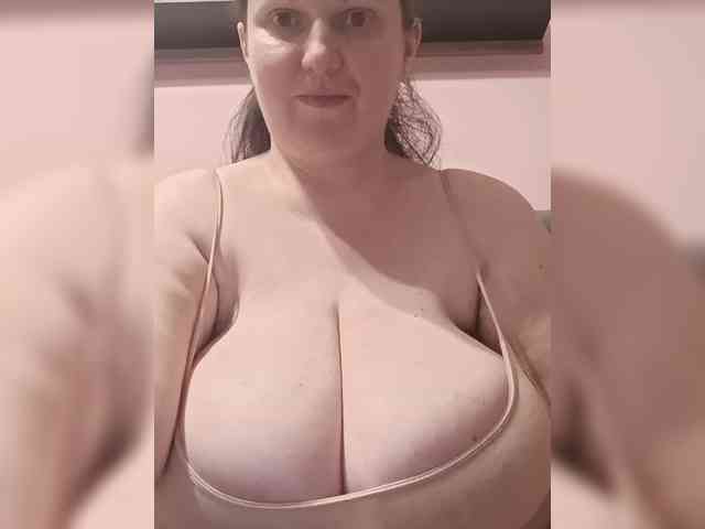 LadyAlma webcam