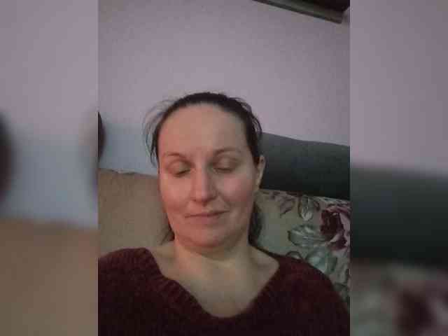 LadyAlma webcam