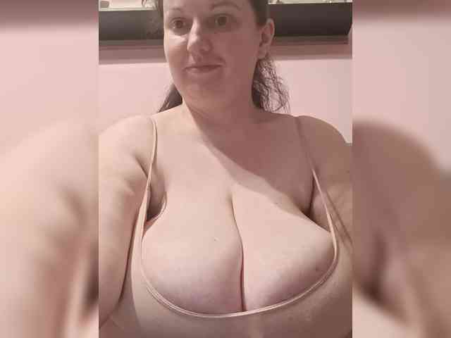 LadyAlma webcam