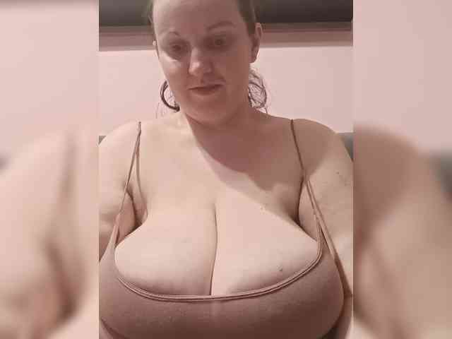 LadyAlma webcam