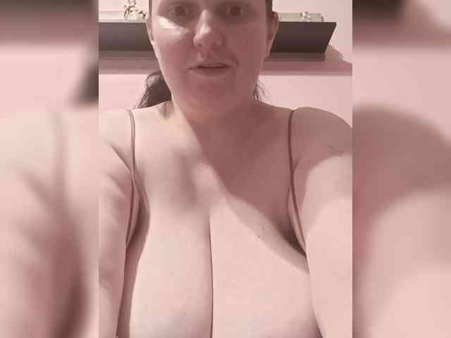 LadyAlma webcam