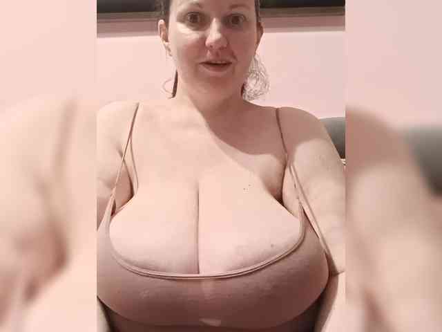 LadyAlma webcam