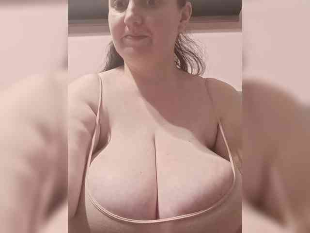 LadyAlma webcam