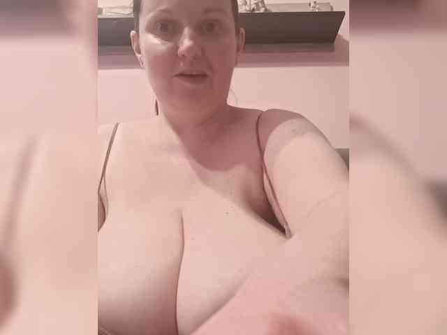 LadyAlma webcam
