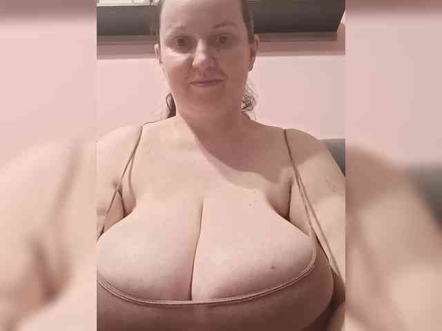 LadyAlma webcam