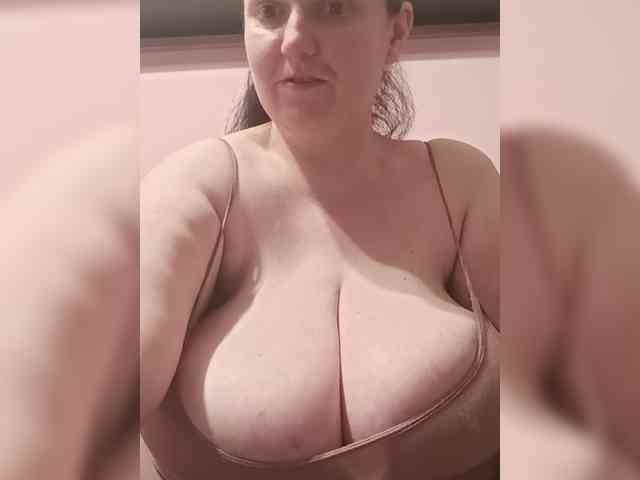 LadyAlma webcam