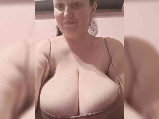 LadyAlma webcam