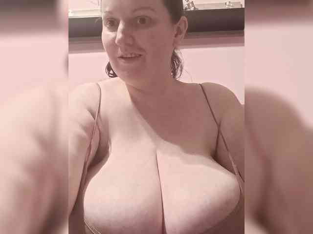 LadyAlma webcam