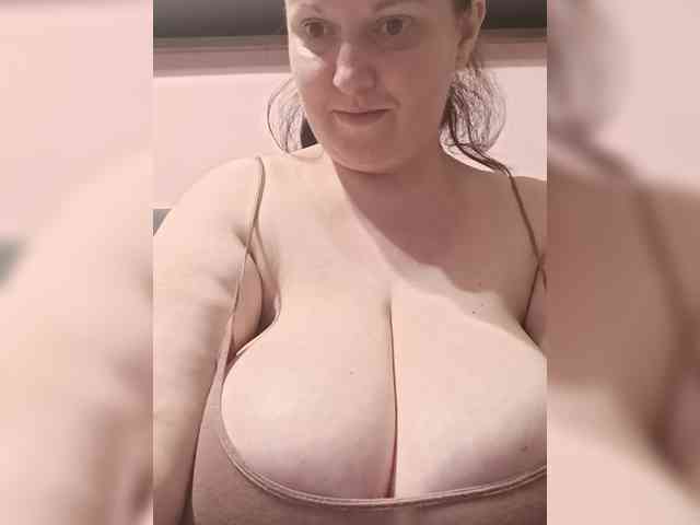 LadyAlma webcam