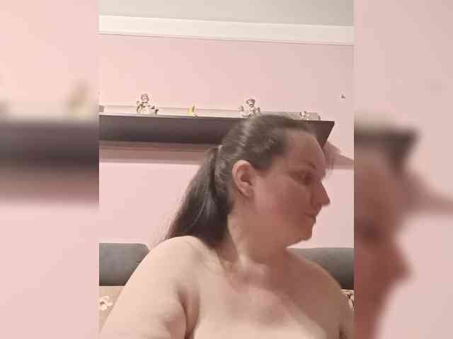 LadyAlma webcam