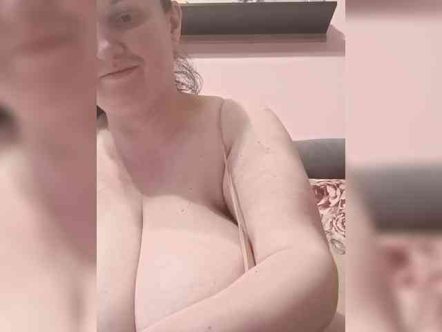 LadyAlma webcam