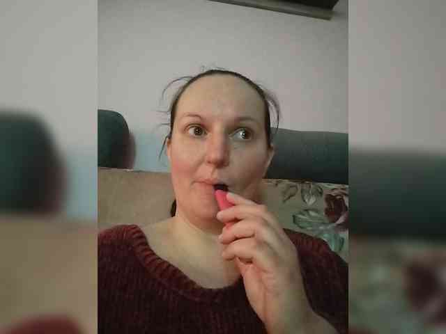 LadyAlma webcam