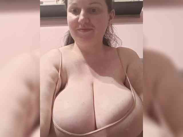 LadyAlma webcam
