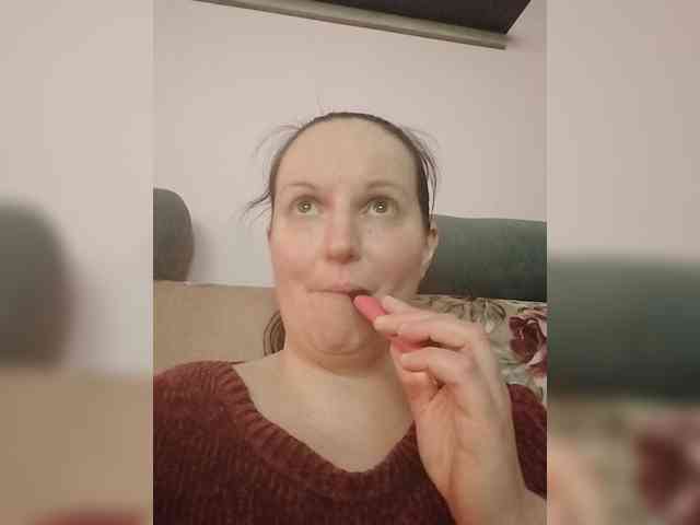 LadyAlma webcam