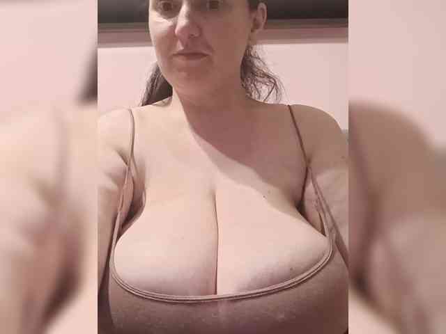 LadyAlma webcam