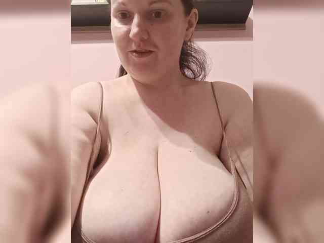 LadyAlma webcam