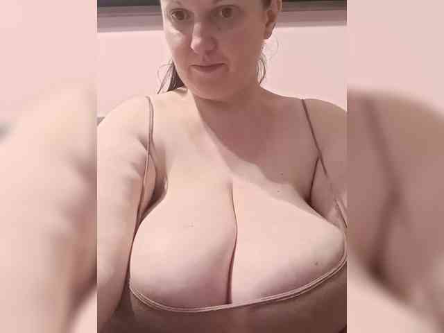 LadyAlma webcam