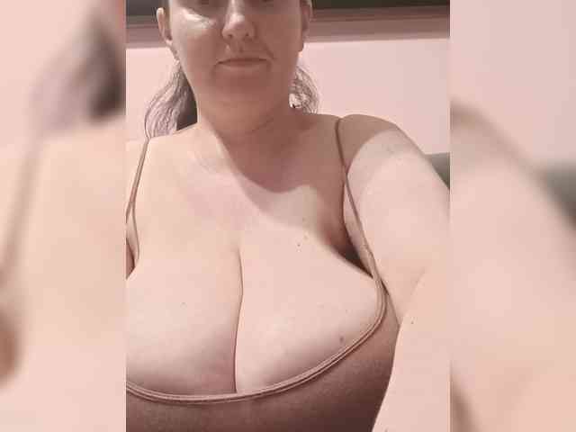 LadyAlma webcam