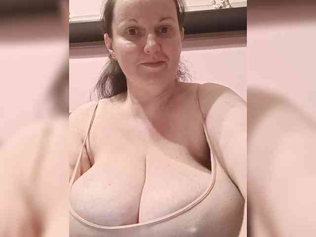 LadyAlma webcam
