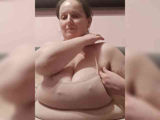 LadyAlma webcam