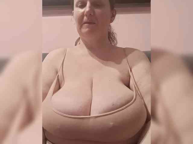LadyAlma webcam