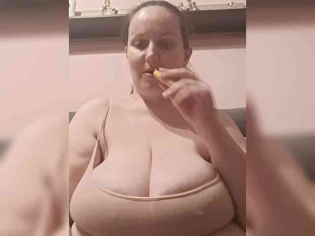 LadyAlma webcam