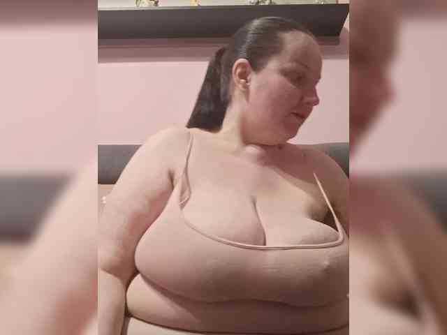 LadyAlma webcam