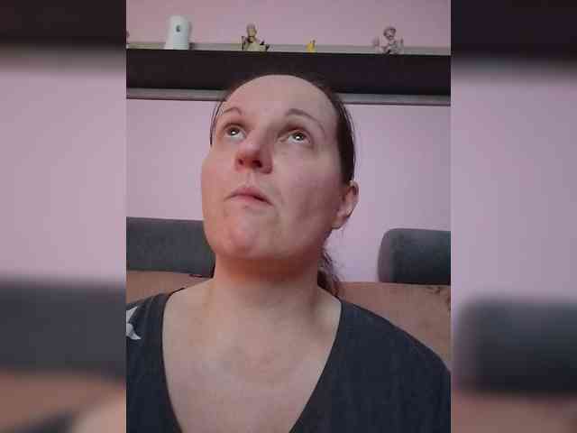 LadyAlma webcam