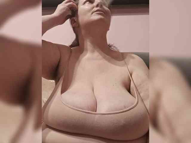 LadyAlma webcam