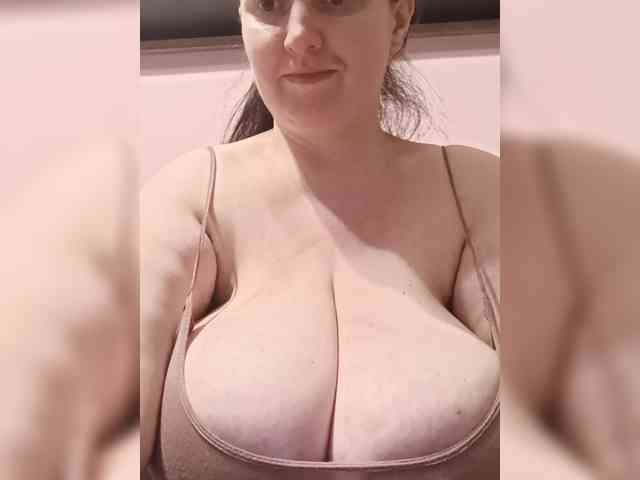 LadyAlma webcam