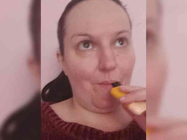 LadyAlma webcam