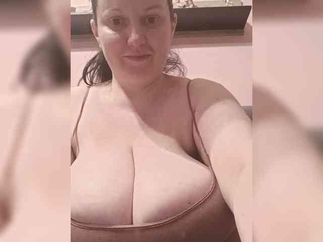 LadyAlma webcam