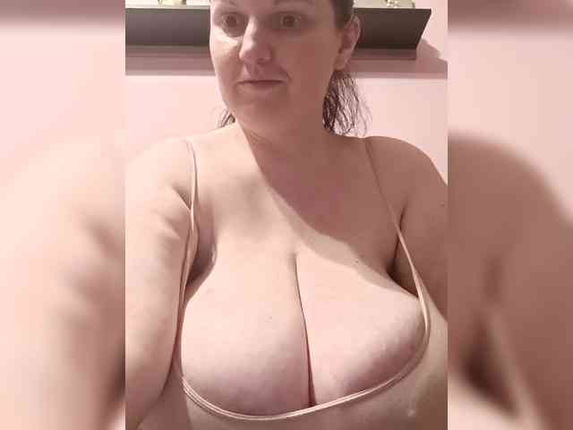 LadyAlma webcam