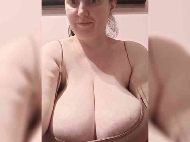 LadyAlma webcam