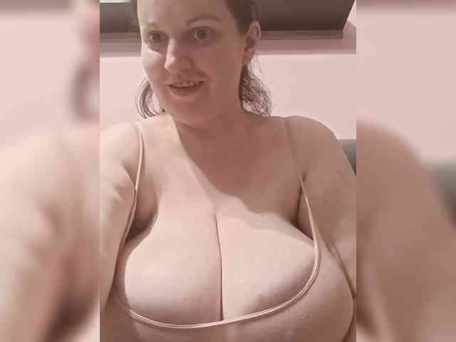 LadyAlma webcam