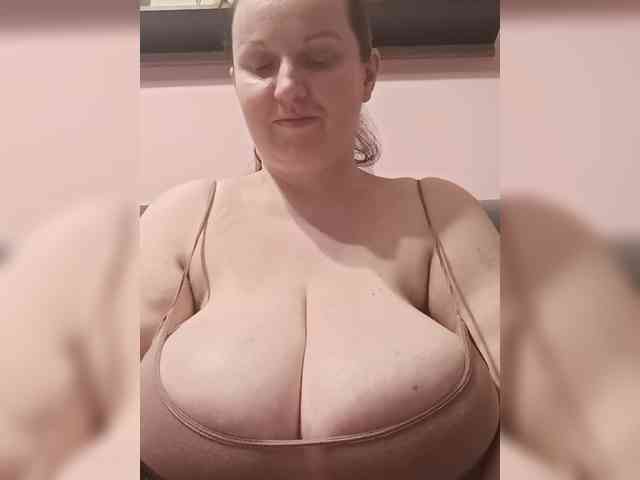 LadyAlma webcam