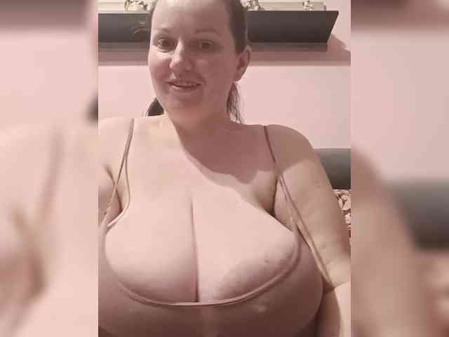 LadyAlma webcam