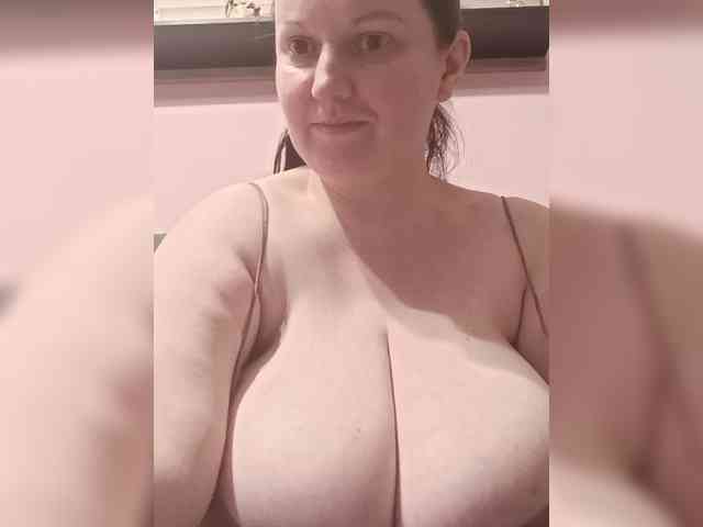 LadyAlma webcam