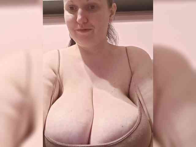 LadyAlma webcam