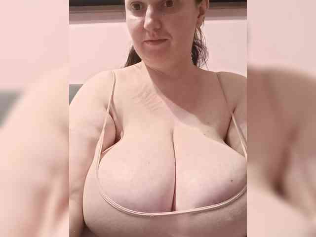 LadyAlma webcam
