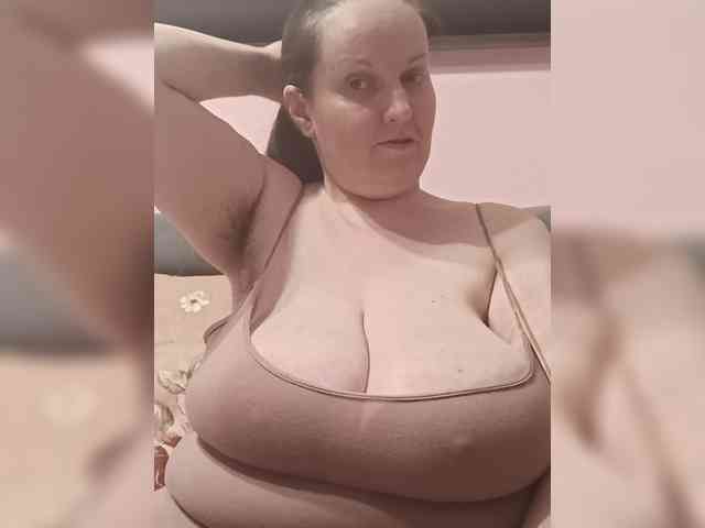 LadyAlma webcam