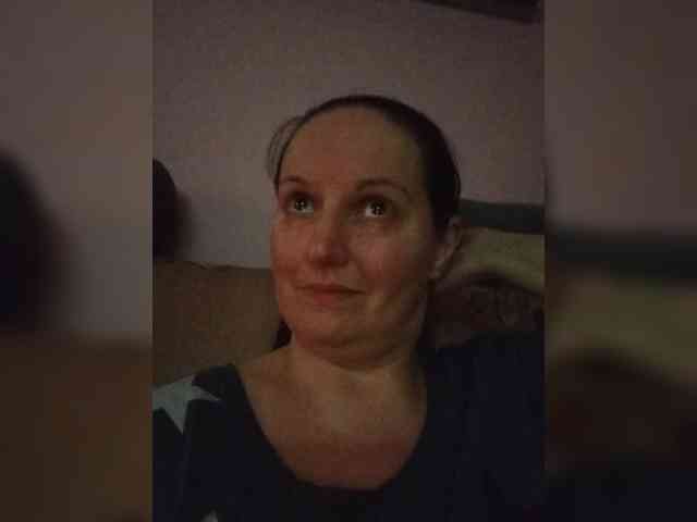 LadyAlma webcam