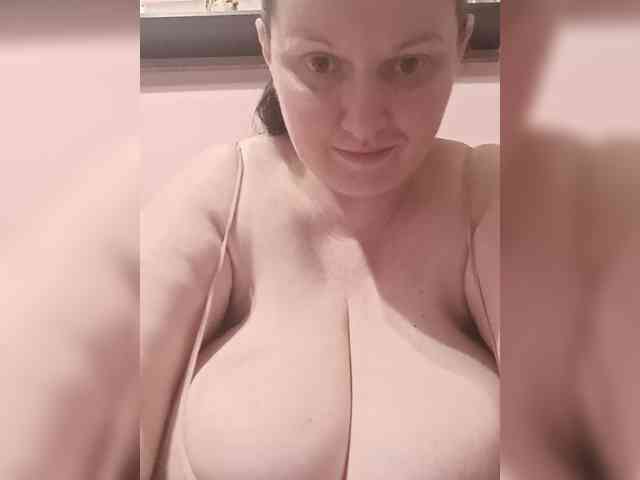LadyAlma webcam