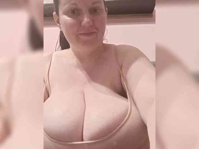 LadyAlma webcam