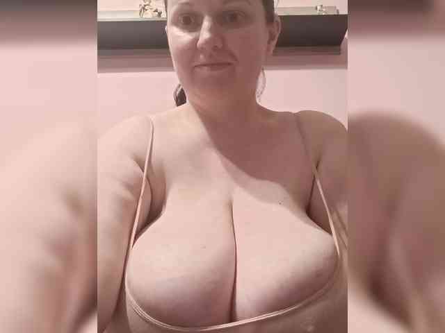 LadyAlma webcam