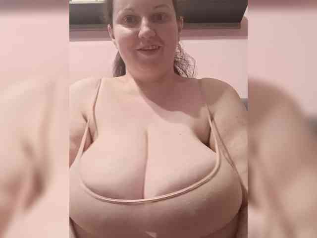 LadyAlma webcam